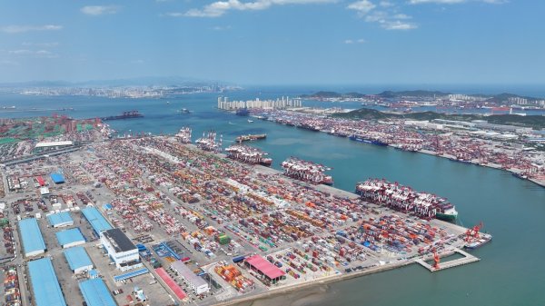 鑫配资官网 青岛港：上半年航线布局再升级，助力国际航运中心建设再上新台阶