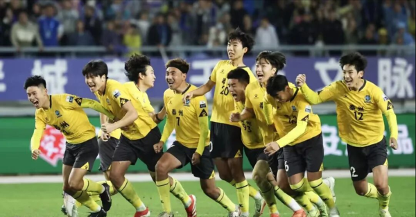 黑马配资 竞赛体系打造成熟，苏超为年轻人提供舞台！亚泰夺冠打脸江苏青训